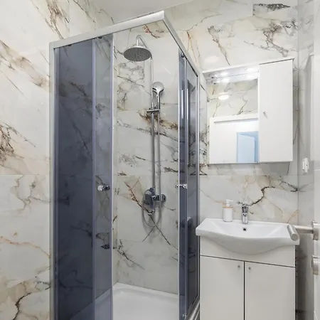 Beachfront Providenca With Free Parking Makarská