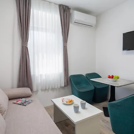 Beachfront Providenca With Free Parking Апартаменти Макарська