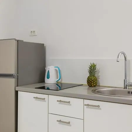 Beachfront Providenca With Free Parking Apartmán