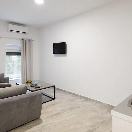 Beachfront Providenca With Free Parking *