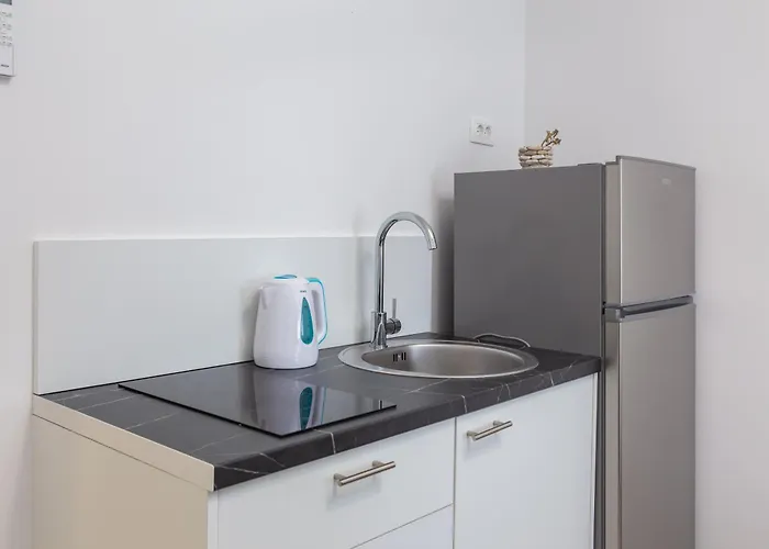 Beachfront Providenca With Free Parking Apartmán *