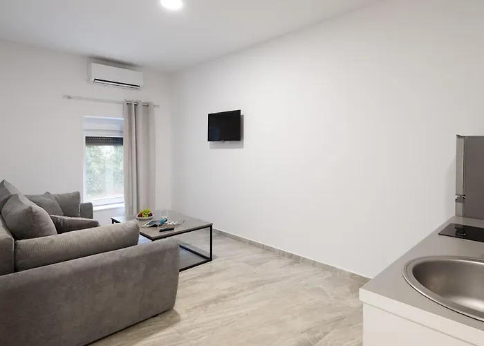 Beachfront Providenca With Free Parking *