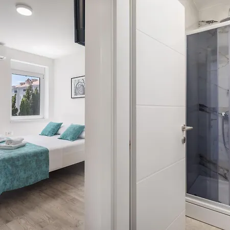 Beachfront Providenca With Free Parking Apartament