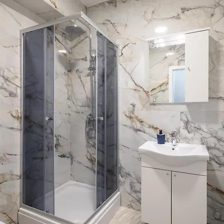 Beachfront Providenca With Free Parking