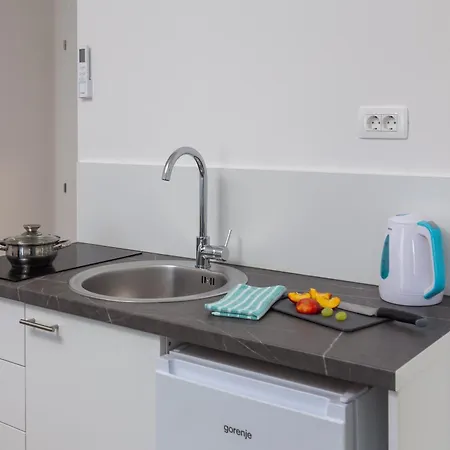 Beachfront Providenca With Free Parking Apartament