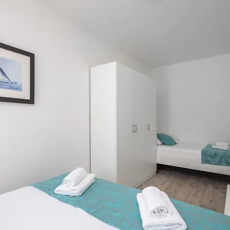 Beachfront Providenca With Free Parking Makarska