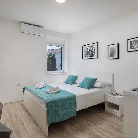 Beachfront Providenca With Free Parking Apartament *