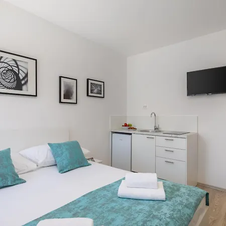 Beachfront Providenca With Free Parking Makarska