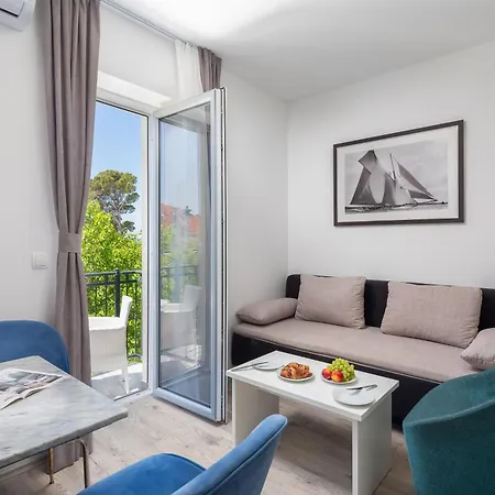 Beachfront Providenca With Free Parking Apartament