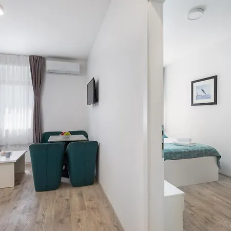 Apartment Beachfront Providenca With Free Parking Makarska