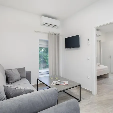 Beachfront Providenca With Free Parking Apartament Makarska