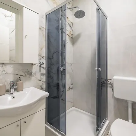 Beachfront Providenca With Free Parking Apartament