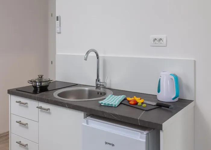 Beachfront Providenca With Free Parking Lägenhet