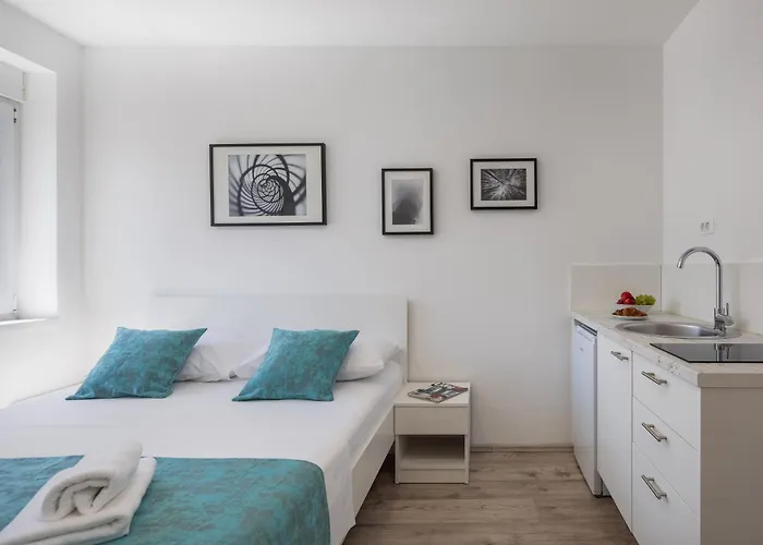 Beachfront Providenca With Free Parking Daire Makarska