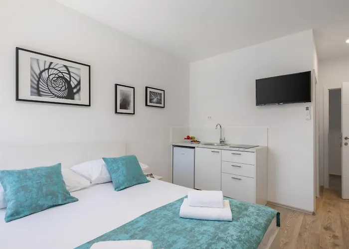 Beachfront Providenca With Free Parking Makarska