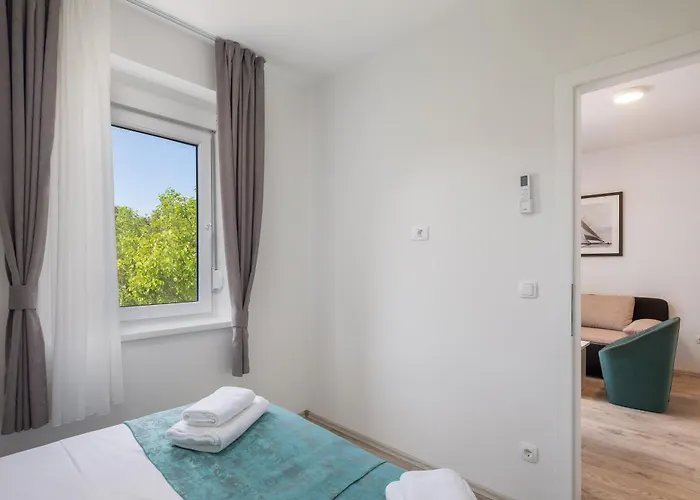 Beachfront Providenca With Free Parking Makarska