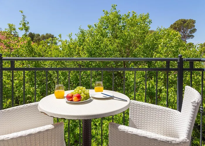 Beachfront Providenca With Free Parking Daire