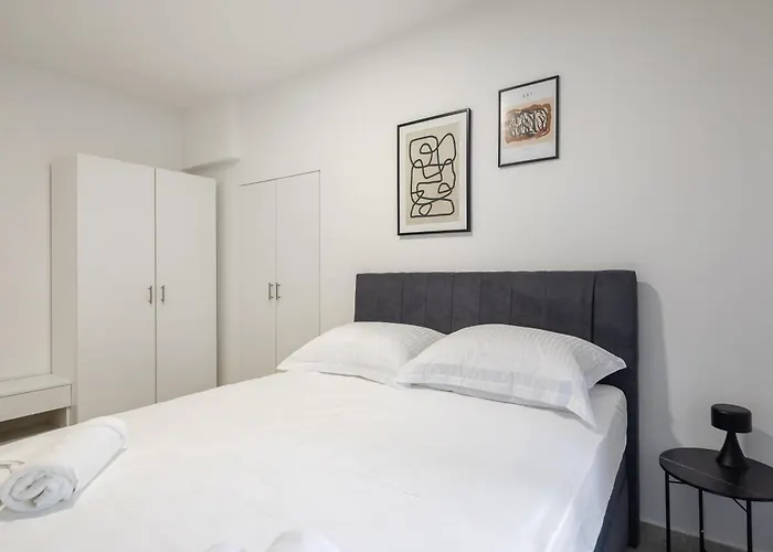 Beachfront Providenca With Free Parking Daire Makarska