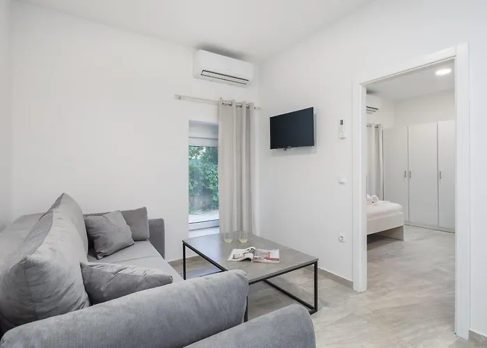 Beachfront Providenca With Free Parking Daire Makarska