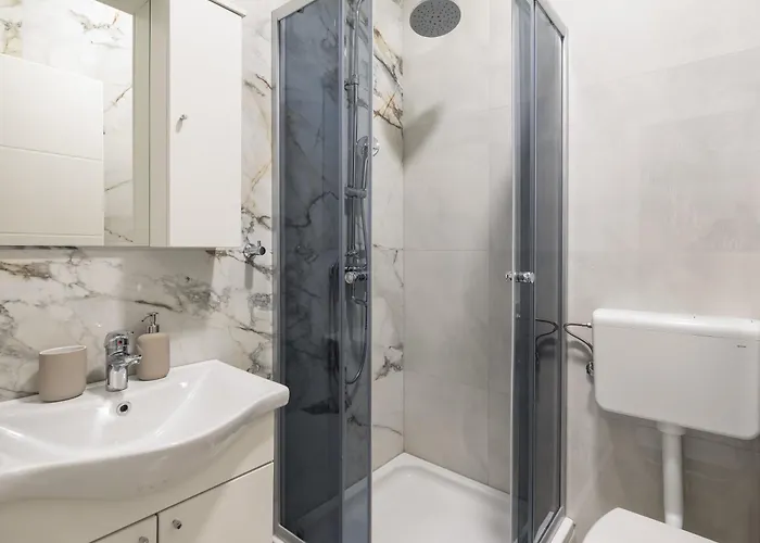 Beachfront Providenca With Free Parking Daire