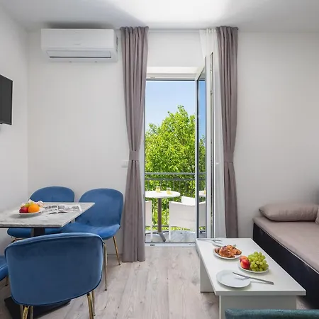 Beachfront Providenca With Free Parking דירה