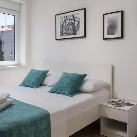 Beachfront Providenca With Free Parking דירה