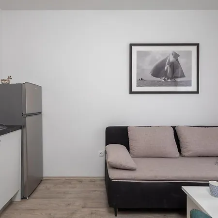 Beachfront Providenca With Free Parking דירה *