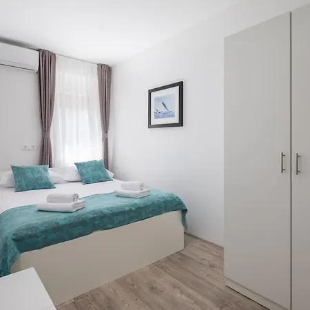 Beachfront Providenca With Free Parking דירה