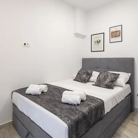 Beachfront Providenca With Free Parking דירה *