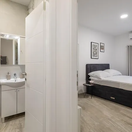 Beachfront Providenca With Free Parking מאקרסקה