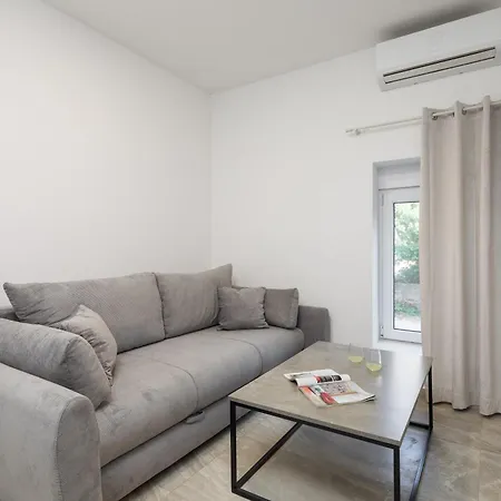 Beachfront Providenca With Free Parking * מאקרסקה