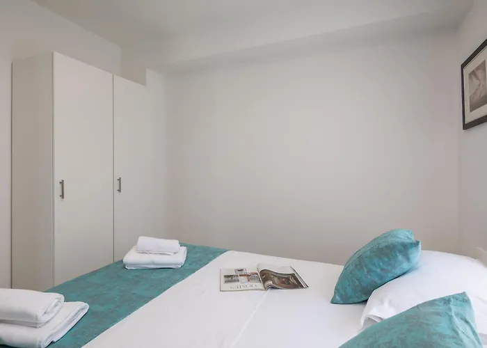 Beachfront Providenca With Free Parking Apartmán