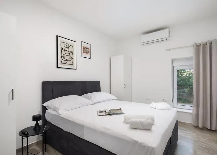 Beachfront Providenca With Free Parking Apartmán