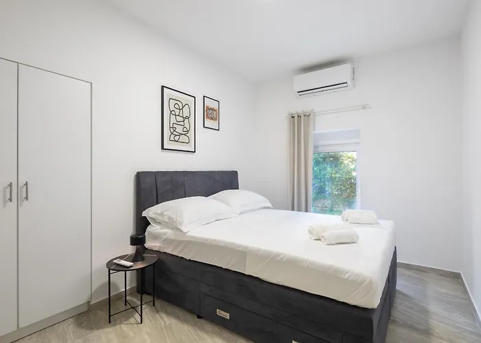 Beachfront Providenca With Free Parking *